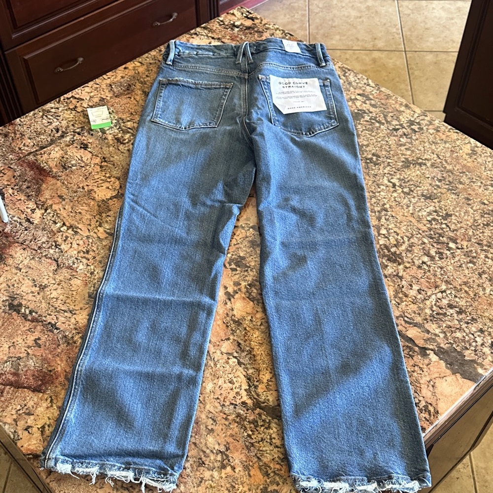 NEW GOOD AMERICAN Blue High-Rise Jeans good curve straight frayed hem Size 8/29